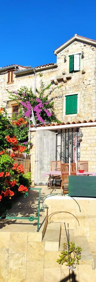 Apartment Alena With Terrace And Garden Center Jelsa Jelsa  Exteriér fotografie