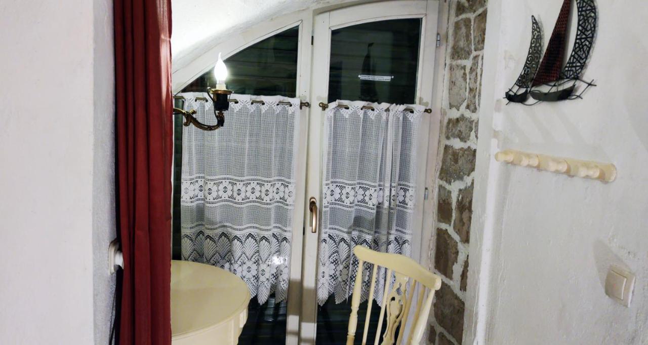 Apartment Alena With Terrace And Garden Center Jelsa Jelsa  Exteriér fotografie