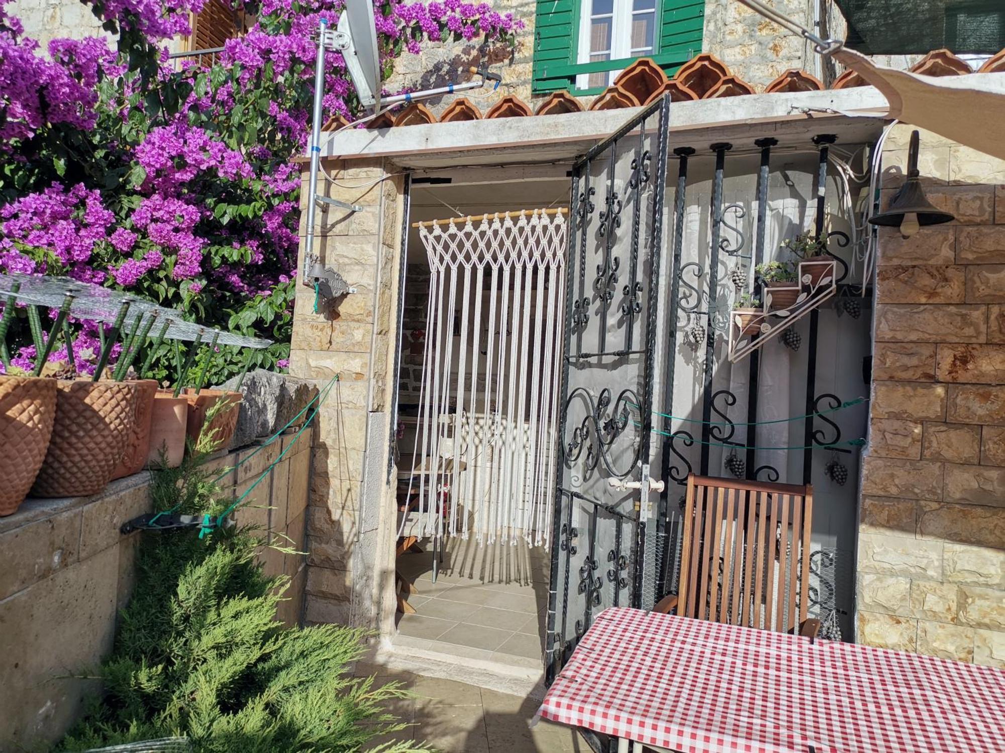 Apartment Alena With Terrace And Garden Center Jelsa Jelsa  Exteriér fotografie
